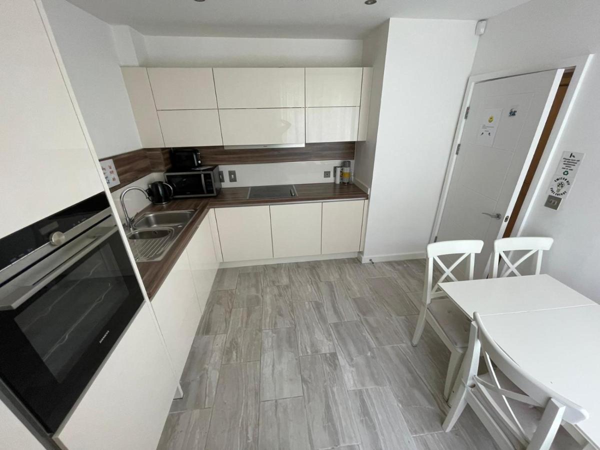 London Stratford Luxury House, 5 Minutes Walk Station, Westfield, 3 Bedrooms 3 Bathrooms, Reception, Garden, Parking Екстер'єр фото