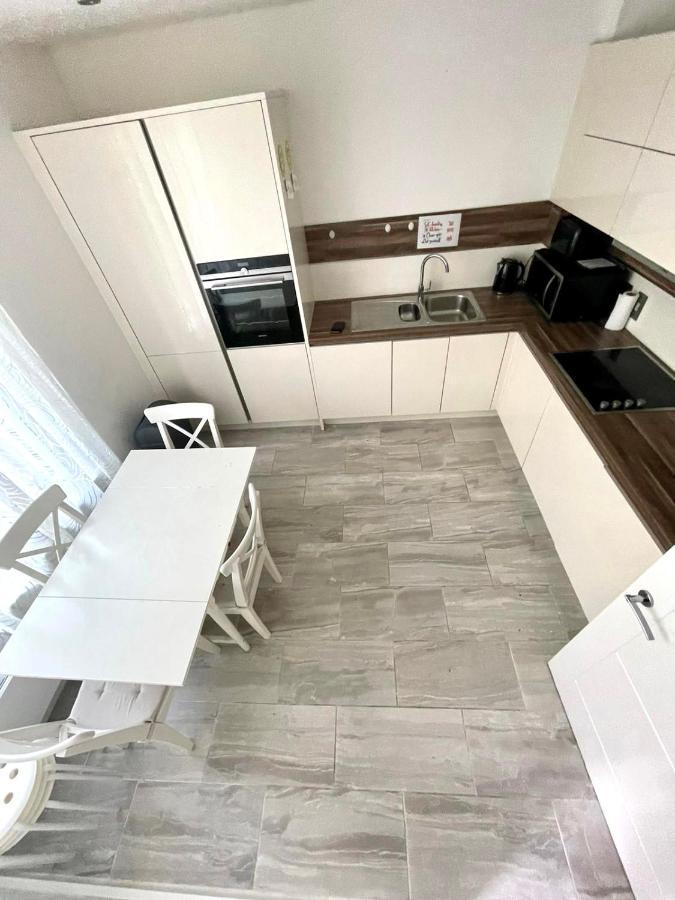 London Stratford Luxury House, 5 Minutes Walk Station, Westfield, 3 Bedrooms 3 Bathrooms, Reception, Garden, Parking Екстер'єр фото