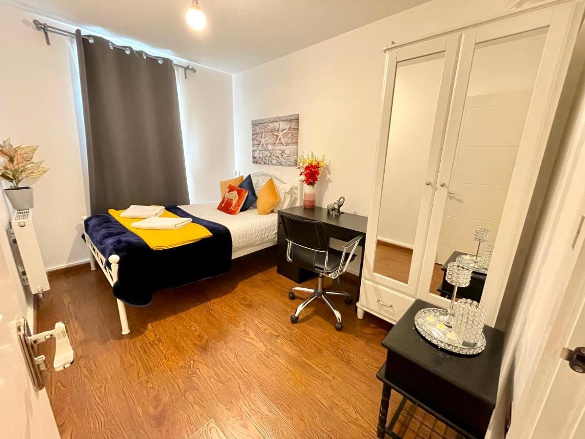 London Stratford Luxury House, 5 Minutes Walk Station, Westfield, 3 Bedrooms 3 Bathrooms, Reception, Garden, Parking Екстер'єр фото