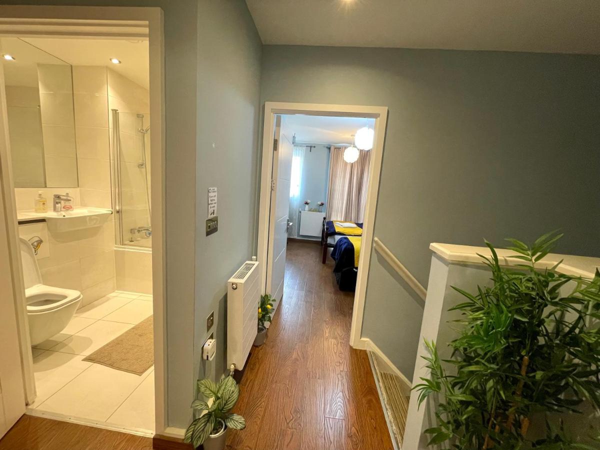 London Stratford Luxury House, 5 Minutes Walk Station, Westfield, 3 Bedrooms 3 Bathrooms, Reception, Garden, Parking Екстер'єр фото