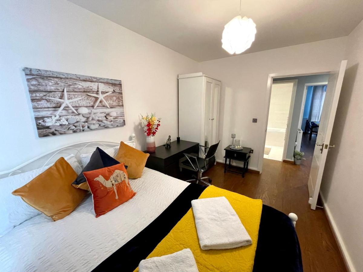 London Stratford Luxury House, 5 Minutes Walk Station, Westfield, 3 Bedrooms 3 Bathrooms, Reception, Garden, Parking Екстер'єр фото