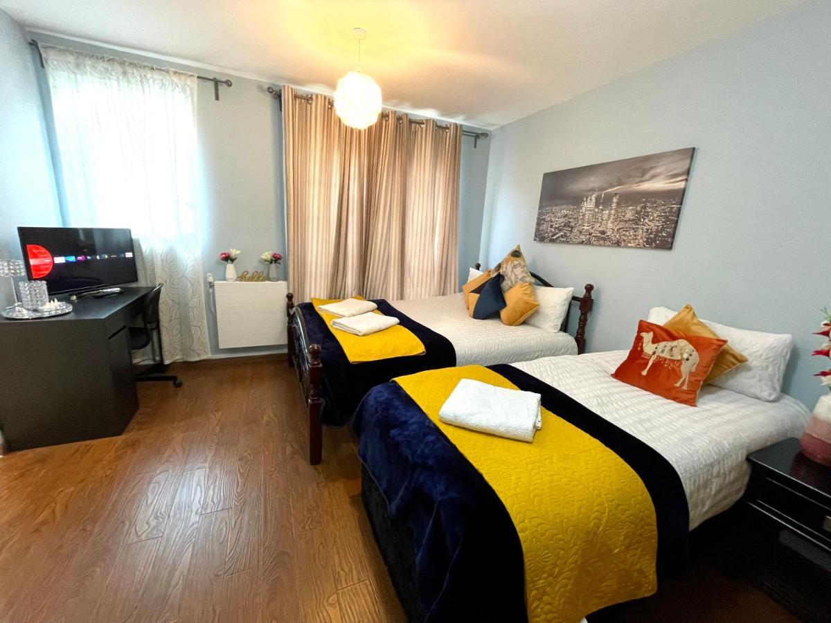 London Stratford Luxury House, 5 Minutes Walk Station, Westfield, 3 Bedrooms 3 Bathrooms, Reception, Garden, Parking Екстер'єр фото