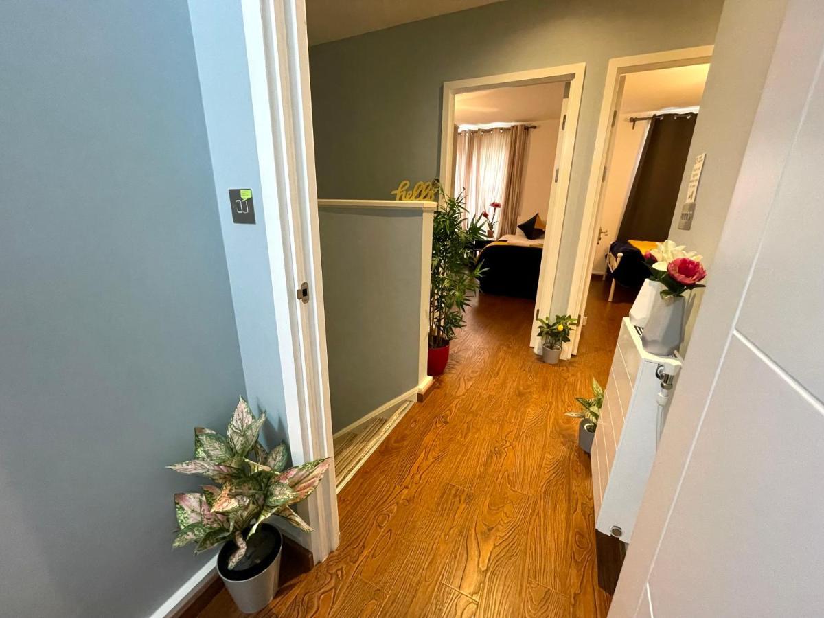 London Stratford Luxury House, 5 Minutes Walk Station, Westfield, 3 Bedrooms 3 Bathrooms, Reception, Garden, Parking Екстер'єр фото