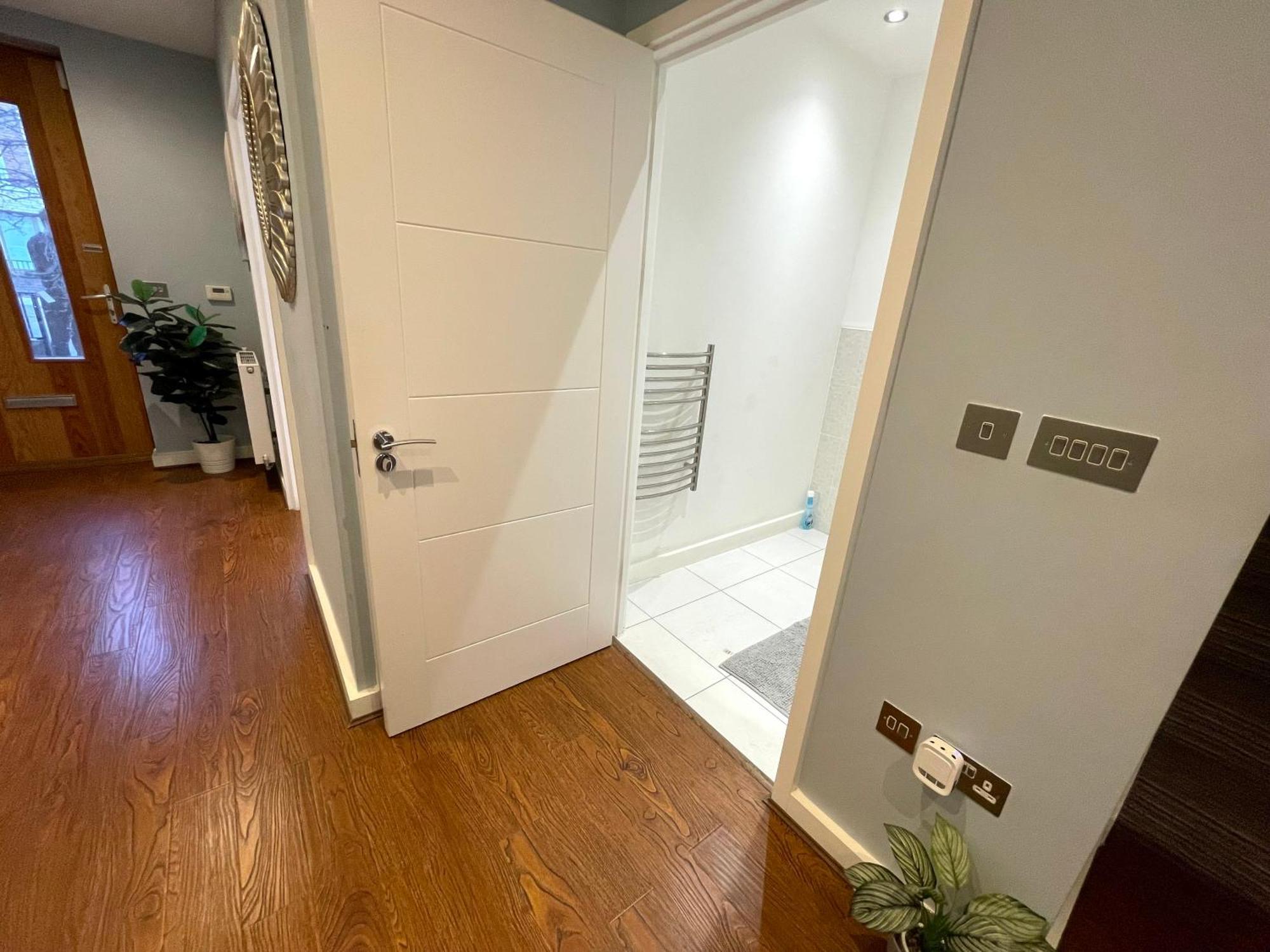 London Stratford Luxury House, 5 Minutes Walk Station, Westfield, 3 Bedrooms 3 Bathrooms, Reception, Garden, Parking Екстер'єр фото