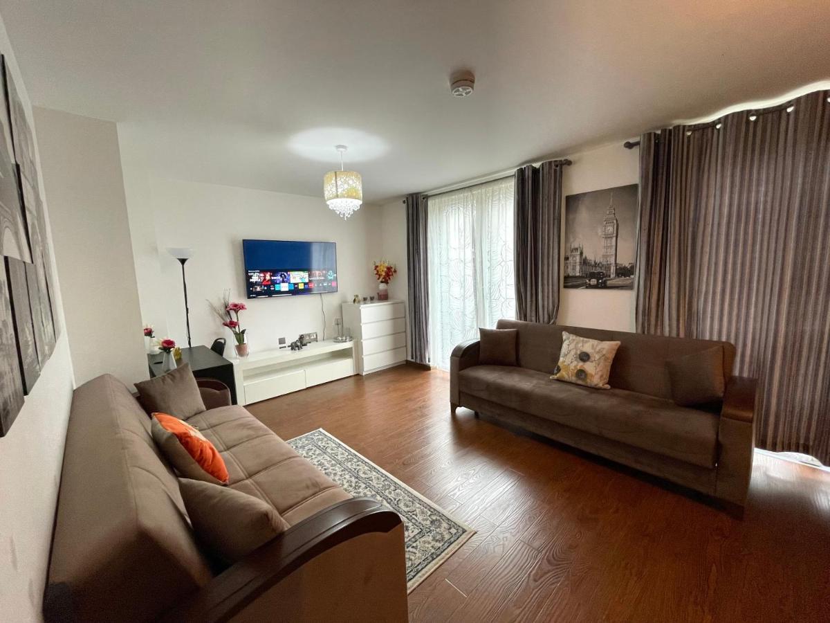 London Stratford Luxury House, 5 Minutes Walk Station, Westfield, 3 Bedrooms 3 Bathrooms, Reception, Garden, Parking Екстер'єр фото