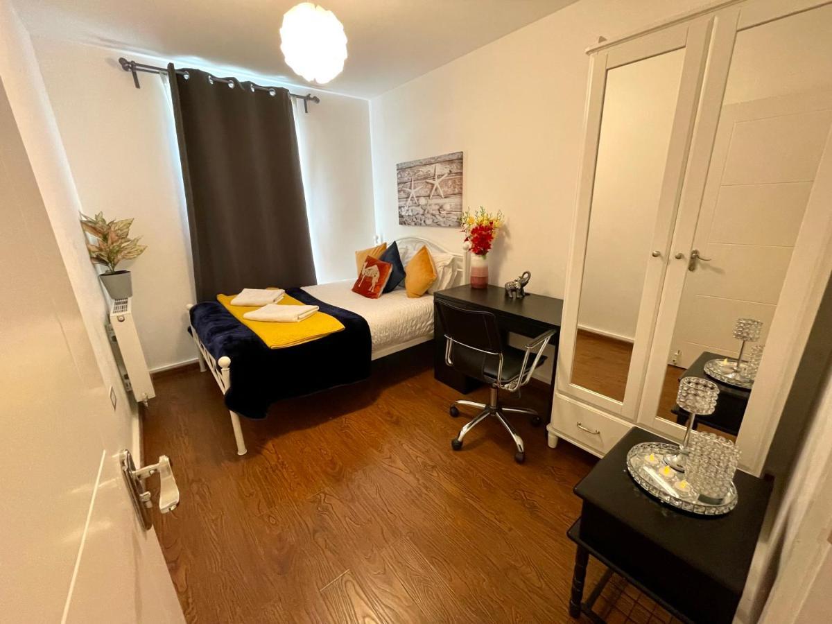 London Stratford Luxury House, 5 Minutes Walk Station, Westfield, 3 Bedrooms 3 Bathrooms, Reception, Garden, Parking Екстер'єр фото