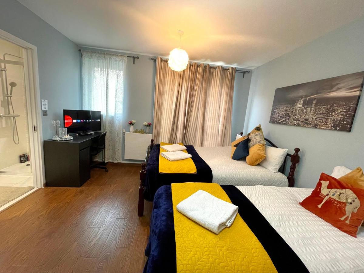 London Stratford Luxury House, 5 Minutes Walk Station, Westfield, 3 Bedrooms 3 Bathrooms, Reception, Garden, Parking Екстер'єр фото