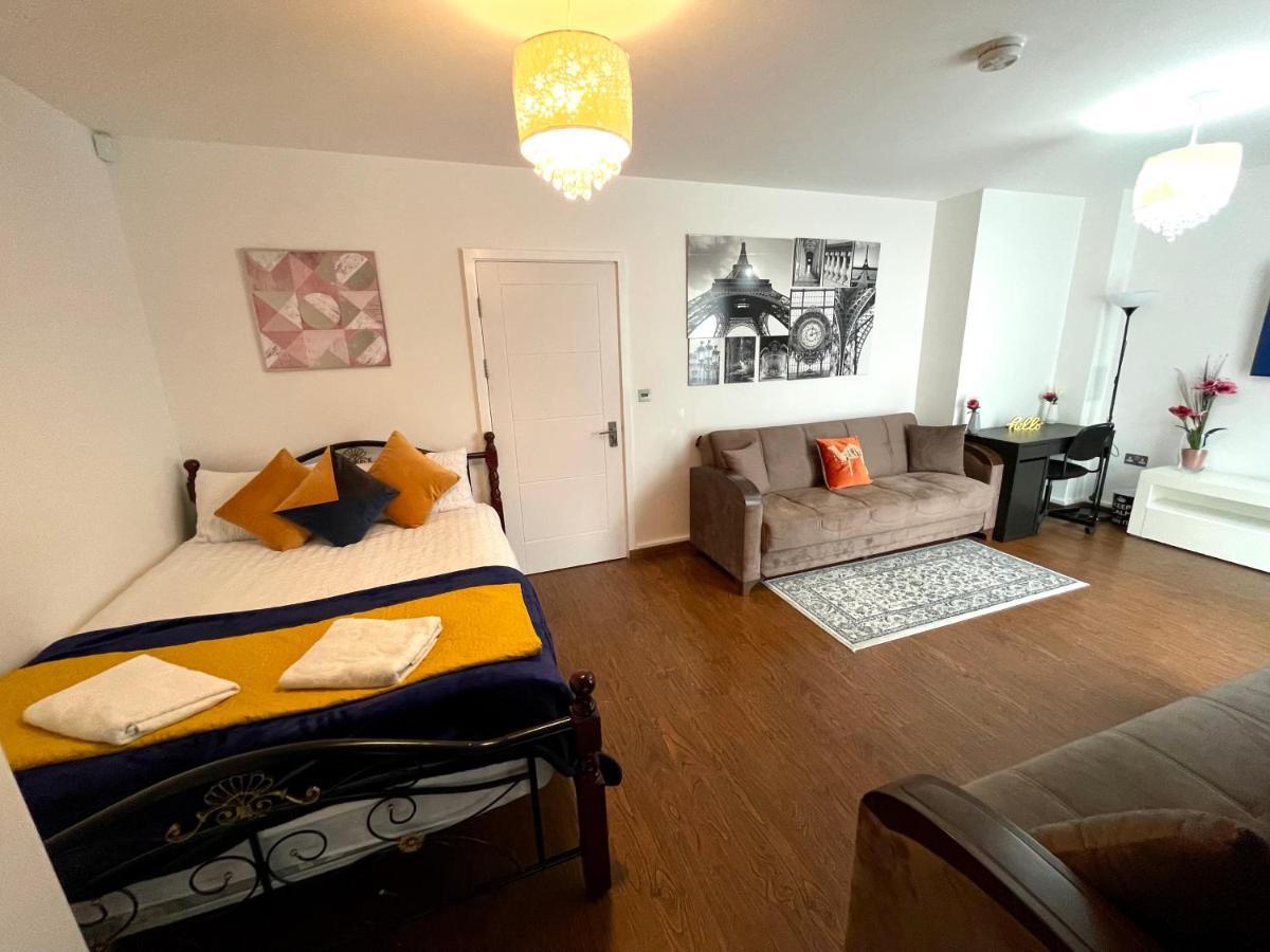 London Stratford Luxury House, 5 Minutes Walk Station, Westfield, 3 Bedrooms 3 Bathrooms, Reception, Garden, Parking Екстер'єр фото