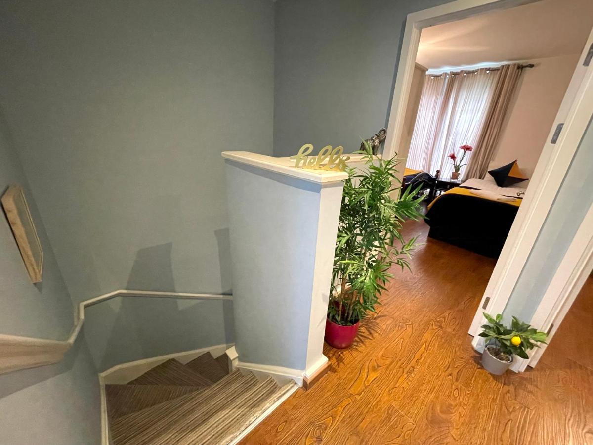 London Stratford Luxury House, 5 Minutes Walk Station, Westfield, 3 Bedrooms 3 Bathrooms, Reception, Garden, Parking Екстер'єр фото