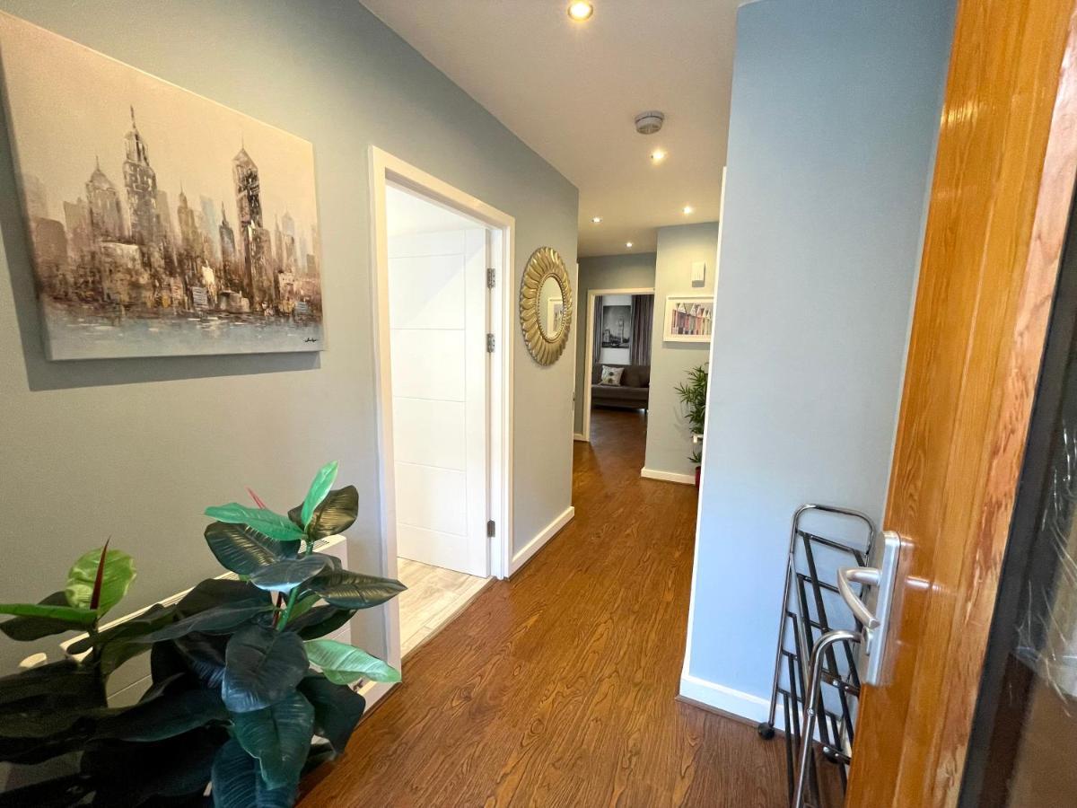 London Stratford Luxury House, 5 Minutes Walk Station, Westfield, 3 Bedrooms 3 Bathrooms, Reception, Garden, Parking Екстер'єр фото