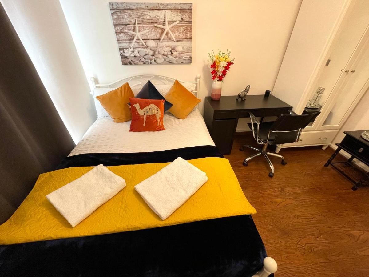 London Stratford Luxury House, 5 Minutes Walk Station, Westfield, 3 Bedrooms 3 Bathrooms, Reception, Garden, Parking Екстер'єр фото