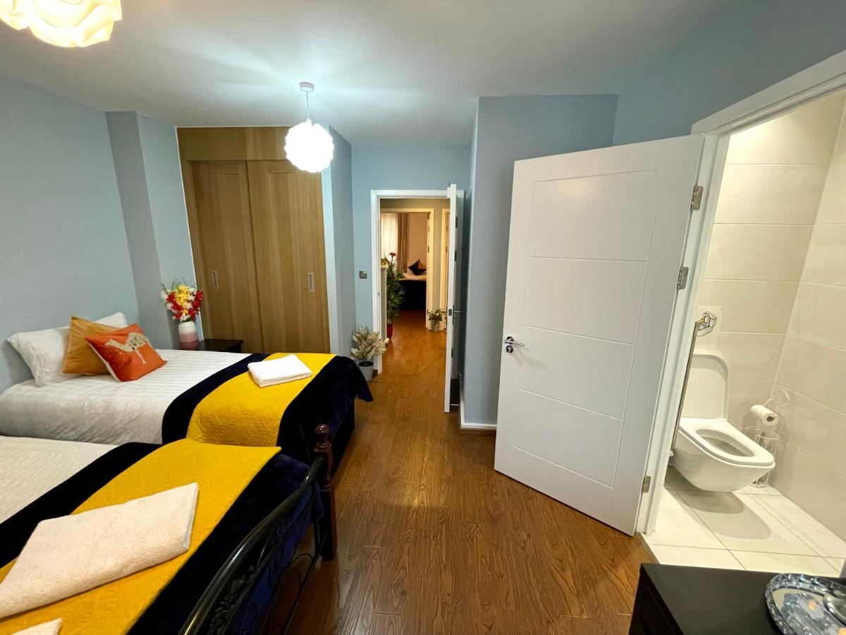 London Stratford Luxury House, 5 Minutes Walk Station, Westfield, 3 Bedrooms 3 Bathrooms, Reception, Garden, Parking Екстер'єр фото