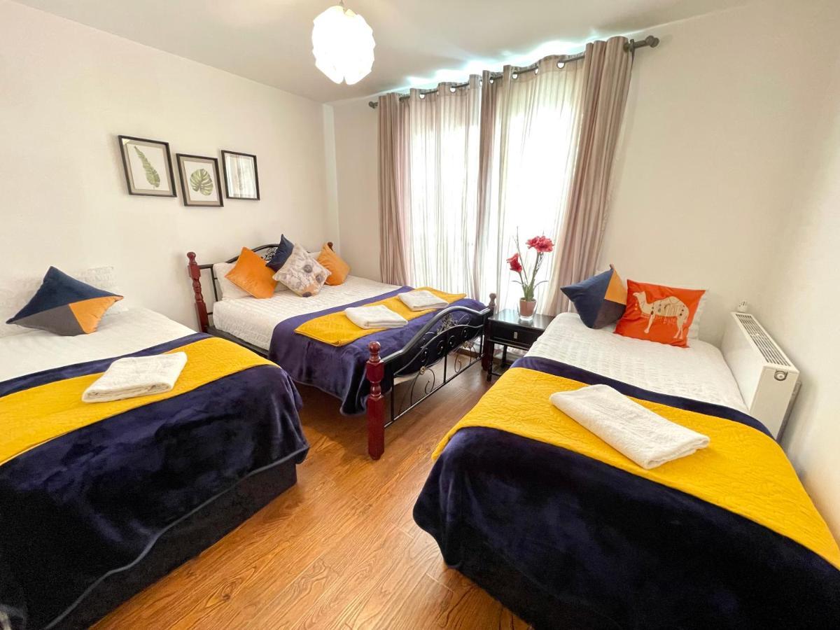 London Stratford Luxury House, 5 Minutes Walk Station, Westfield, 3 Bedrooms 3 Bathrooms, Reception, Garden, Parking Екстер'єр фото