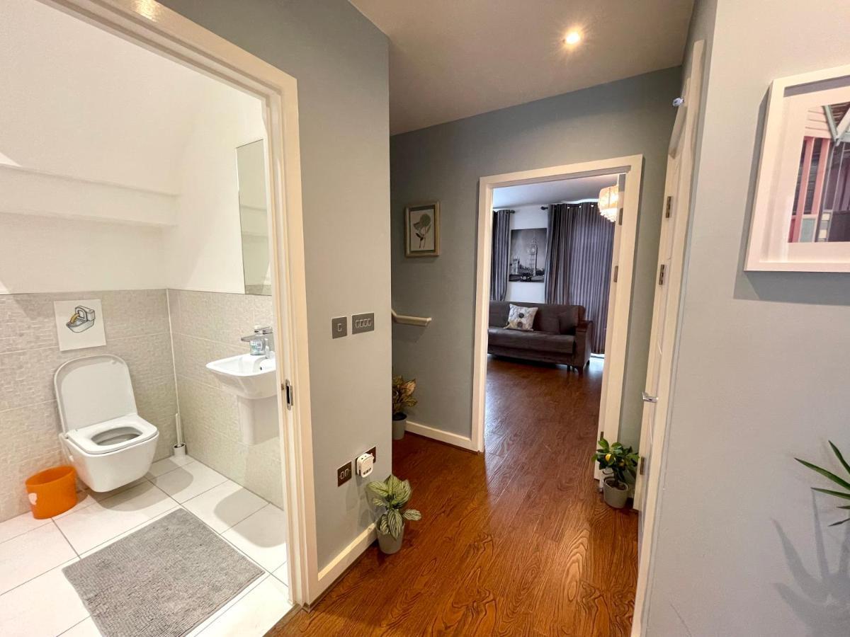 London Stratford Luxury House, 5 Minutes Walk Station, Westfield, 3 Bedrooms 3 Bathrooms, Reception, Garden, Parking Екстер'єр фото