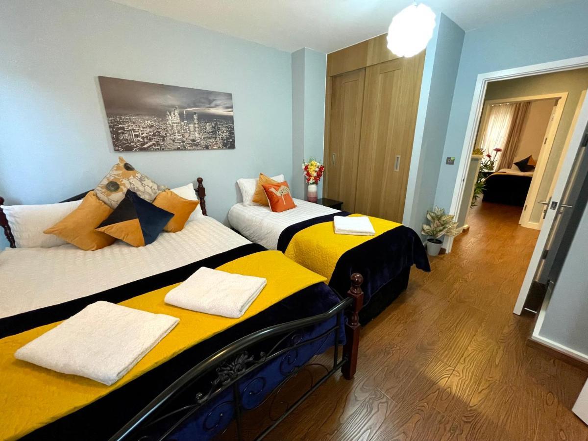 London Stratford Luxury House, 5 Minutes Walk Station, Westfield, 3 Bedrooms 3 Bathrooms, Reception, Garden, Parking Екстер'єр фото