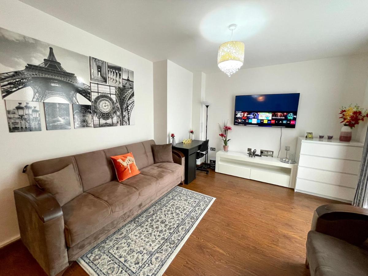 London Stratford Luxury House, 5 Minutes Walk Station, Westfield, 3 Bedrooms 3 Bathrooms, Reception, Garden, Parking Екстер'єр фото