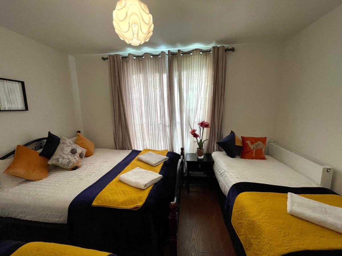 London Stratford Luxury House, 5 Minutes Walk Station, Westfield, 3 Bedrooms 3 Bathrooms, Reception, Garden, Parking Екстер'єр фото